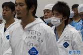这是11月12日在日本福岛县福岛第一核电站内拍摄的工作人员。多家新闻机构记者12日由日本政府组织，进入福岛第一核电站实地采访。这是福岛核事故发生后新闻记者首次获准进入这座核电站。 新华社发 