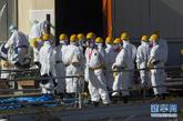 这是11月12日在日本福岛县福岛第一核电站内拍摄的工作人员。多家新闻机构记者12日由日本政府组织，进入福岛第一核电站实地采访。这是福岛核事故发生后新闻记者首次获准进入这座核电站。 新华社发