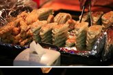 韩国的饺子有点类似咱们的煎饺，老实说没咱们的饺子好看，他们又叫扁首