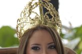 2011-2012哥伦比亚小姐选美大赛落下帷幕，来自大西洋省的女孩Daniella Alvarez夺得桂冠，成为新晋哥伦比亚小姐。新晋哥伦比亚小姐DaniellaAlvarez谈笑风生。