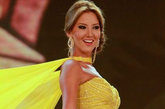 2011-2012哥伦比亚小姐选美大赛落下帷幕，来自大西洋省的女孩Daniella Alvarez夺得桂冠，成为新晋哥伦比亚小姐。图为图为参赛佳丽礼服秀。