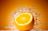 2、橘子：橘子中含维生素C和钙质较多，维生素C能增强血管壁的弹性和韧性，防止出血。产妇生孩子后子宫内膜有较大的创面，出血较多。如果吃些橘子，便可防止产后继续出血。钙是构成婴儿骨骼牙齿的重要成分，产妇适当吃些橘子，能够通过产妇的乳汁把钙质提供给婴儿，这样不仅能促进婴儿牙齿、骨骼的生长，而且能防止婴儿发生佝偻病。另外，橘核、橘络(橘子瓣上的白丝)有通乳作用，产妇乳腺管不通畅时，除可引起乳汁减少外，还可发生急性乳腺炎，影响对婴儿的喂养。吃橘子能够避免以上现象的发生。
