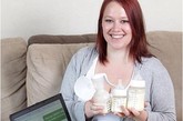 英国年轻母亲乳汁过量 网上销售母乳

　　2010年6月，英国一位名叫托尼·布登的妇女在刚生产后，由于母乳过多，就将多余的母乳装入瓶中并在互联网上以1.25元人民币/每克的价格出售。据悉，托尼在网上卖母乳三个月之后，共卖出了30盎司，即845克。托尼表示：“我并不打算靠卖母乳来赚大钱，但我会继续卖下去，直到没有母乳为止。”据悉，很多顾客购买母乳，是因为他们想通过喝母乳来保持身体健康，以及获得与病魔战斗的力量。
