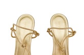 深受小S、侯佩岑等众多女星追捧的鞋中翘楚品牌Sergio Rossi将女人最爱的三大元素融入了2012春夏系列鞋履中。布面绘制的花朵图案鞋款，点缀适当的水钻，内秀而优雅；立体花朵剪切造型的高跟鞋则以大量的水钻拼贴营造出妖娆的女性魅力。 
