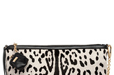 收放自如的用色、缤纷的设计元素、简洁的款式造型让Dolce & Gabbana的2011秋冬手袋系列格外引人注目。豹纹、蛇纹、亮片、五角星、琴键这五种元素与不同色彩的搭配呈现出截然不同的风格。豹纹、蛇纹手袋展现女性的野性魅惑气质；亮片、五角星装点的手袋将女人不受约束的自由个性展露无遗；黑白琴键手袋则是一个优雅淑女必备的扮靓利器。 

