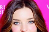 Miranda Kerr

　　银色珠光的眼影璀璨耀眼，粉红色腮红小面积晕染在可爱的两颊，嘟嘟唇甜美又性感无比，营造芭比娃娃般的妆容。