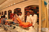在孟买，随时都可能有所发现，因而它是印度人心中的购物天堂。