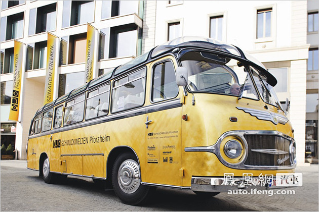 德国小城打造黄金巴士