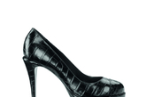 暗绿蛇纹高跟鞋，品牌：Chanel。