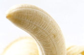 医治风火牙痛：将香蕉皮洗净，加冰糖入锅，加适量水煎炖。饮汤，每日2次。
