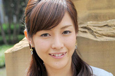 近年来，日本人对虎牙妹的追捧日益升温，于是日本的许多牙科整形机构便专门开设为女孩整成虎牙的项目，尽管其价格绝不比我们这里整齐牙齿的花费低，但这绝不是越来越多的日本女孩变成虎牙妹的障碍。