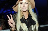 Lindsay Lohan（林赛·罗韩）

　　Lilo最近的打扮都让人有些小失望，不过这次又MOVE回来了。很多人觉得她不适合金发，不过戴上牛仔帽让发色不再那么突兀，搭配硬朗风的服装非常有型。