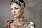 游客喜欢印度首饰，对印度人来说，首饰是日常生活中不可或缺的装饰品，对印度新娘来说首饰尤为重要。