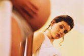 哪些产妇需要侧切？1、会阴弹性差、口狭小或会阴部有炎症、水肿等情况，估计胎儿娩出时难免会发生会阴部严重的撕裂。