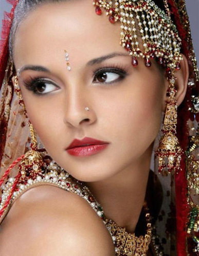 揭秘印度新娘美艳“秘密武器”
