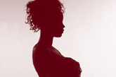这一时期女性全身发育完全成熟，卵子质量高，若怀胎生育，分娩危险小，胎儿生长发育好，早产、畸形儿和痴呆儿的发生率最低。处于此年龄段的夫妻，生活经验较为丰富，精力充沛，有能力抚育好婴幼儿。女性若过早怀孕生育，胎儿与发育中的母亲争夺营养，对母亲健康和胎儿发育都不好。