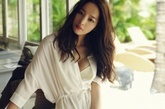 韩国女演员赵敏书的泳装写真集不久前在网上曝光，赵敏书美丽的容貌与H罩杯的美胸吸引了众多粉丝点击下载该写真集。