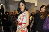 Freida Pinto Freida Pinto也用了红色的Flamenco手袋来搭配她的花裙子。 