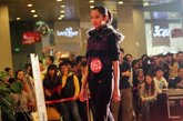 王玺毓的妈妈郭女士说，女儿除了热爱T台，还喜欢吹萨克斯，曾经去香港参加过比赛，并且获了奖。对于女儿的未来，郭女士希望她考大学时报艺术类院校，继续她的T台梦。