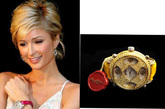 为了拓展自己的时尚帝国，希尔顿推出了一套手表系列，叫做Paris Hilton Watches。帕丽丝·希尔顿Paris Hilton腕上佩戴的是限量版18K白金腕表，表带是其最爱的粉红色，展现希尔顿这位名媛大小姐娇滴滴的一面。而图中这款金色的Paris Hilton Watches，以其金色的主色调更能凸显出奢华的贵族气息。

