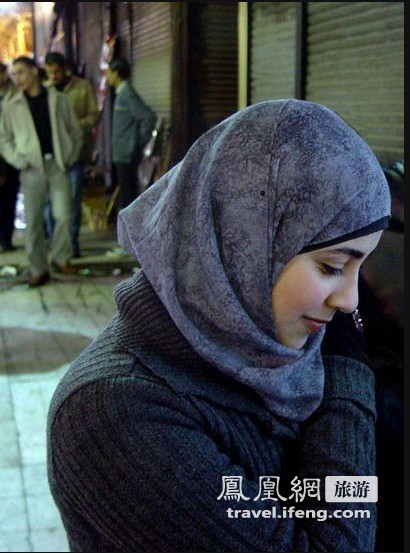 街拍埃及女人 隐藏在头巾下的万种风情