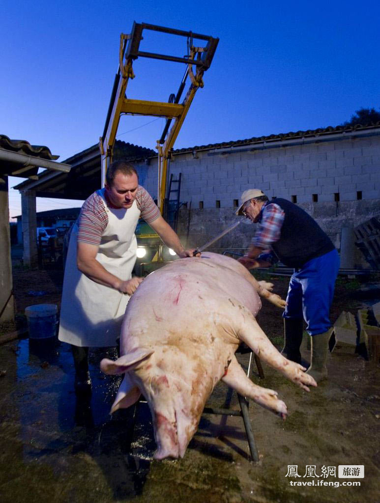 新年将至 农户杀猪做香肠全过程 心脏病高血压者勿入