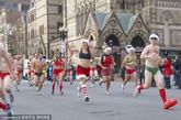 美国波士顿，圣诞老年年度赤身裸跑大赛举行，这项活动是为了Play Ball基金会募捐。