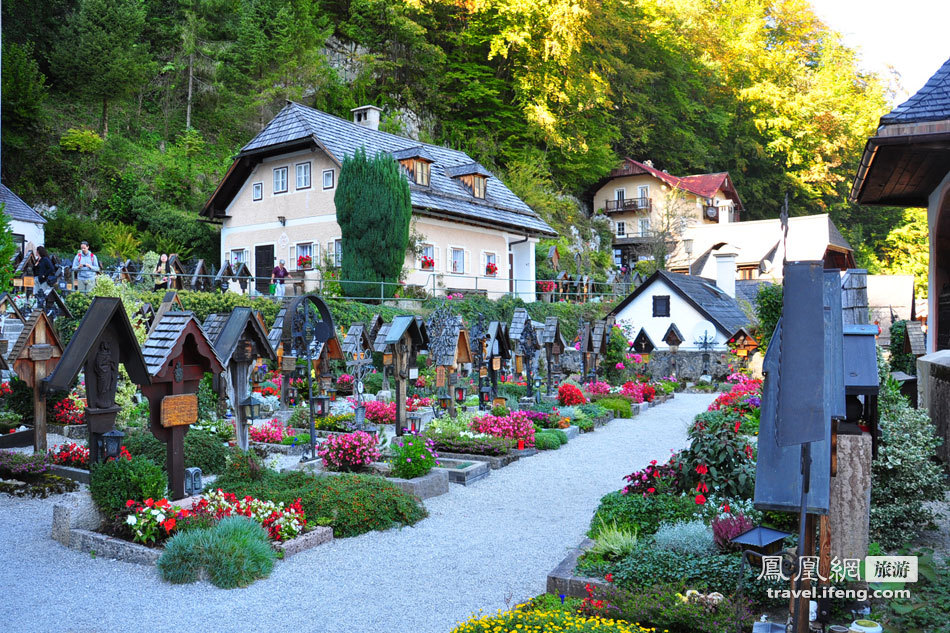 探访奥地利小镇的人骨教堂 看独特墓葬风俗
