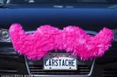 英国一家叫Carbuzz的网站搜集了一些用来装饰您爱车的稀罕玩意儿，其中包括贴在车前面的立体胡子，还有套在车屁股上的粉色丁字裤，让您的车子开到哪里都吸尽别人的目光。
