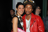 Dior配件珠宝设计师Camille Miceli，与美国饶舌歌手兼时尚设计师 Pharrell Williams
