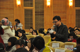 “视线”第6期：对话严歌苓，凤凰网文化“视线”栏目与中国政法大学合作推出严歌苓讲座，图为中国政法大学学生提问。