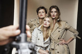 
BURBERRY Beauty的广告，由著名摄影师Mario Testino，在Christopher Bailey的指导下于伦敦拍摄，而模特儿是来自英国的Rosie Huntington-Whiteley、Nina Porter和Lily Donaldson。
