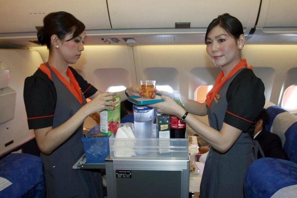 泰国人妖空姐亮相 航空公司为变性人争取机会