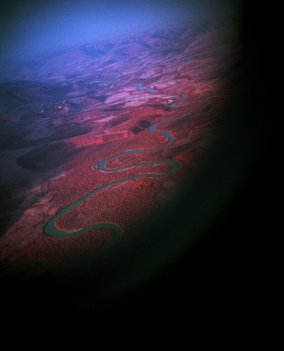 摄影师拍红外下的血色刚果 山川河流美丽静谧