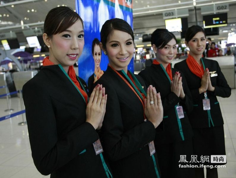 泰国航空“人妖空姐”正式亮相