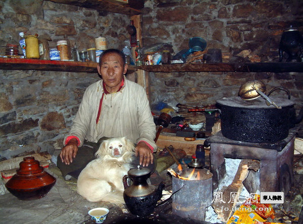 蓝月山谷：亚丁古庙冲古寺风光