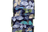 秋叶的颜色和形状图案的长巾。
缎条绡（100%桑蚕丝）品牌：玛丽亚·古琦 零售价：   880元


