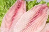 抗衰老食物七：鱼肉

推荐理由：能在鱼肉中摄取大量蛋白质，而青椒和红尖椒是维生素C含量最丰富的食物(100克青椒含有100mg维生素C)，而富含维生素E最丰富的食物就数坚果类(诸如松仁)。
