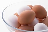 抗衰老食品二十五：鸡蛋

推荐理由：增强记忆力， 美容，蛋黄不仅不会消耗维生素H，还可以帮助我们合成它。

