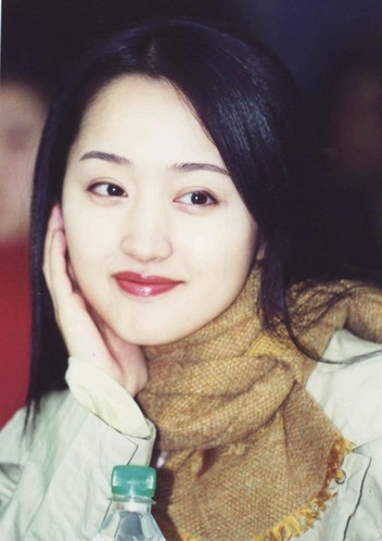 40岁甜歌皇后杨钰莹私密美艳写真曝光 清纯不减当年
