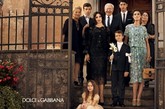 Dolce & Gabbana 2012春夏形象再一次完美展现了意大利式的家庭观，请来两位性感女神——演员Monica Bellucci和超模Bianca Balti演绎，在意大利南部的某个风和日丽的周日，那些鲜艳的印花、招牌式的蕾丝、熨帖的西服在优雅的同时，又恰如其分地融入了世俗的气息。

