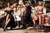 Dolce & Gabbana 2012春夏形象再一次完美展现了意大利式的家庭观，请来两位性感女神——演员Monica Bellucci和超模Bianca Balti演绎，在意大利南部的某个风和日丽的周日，那些鲜艳的印花、招牌式的蕾丝、熨帖的西服在优雅的同时，又恰如其分地融入了世俗的气息。

