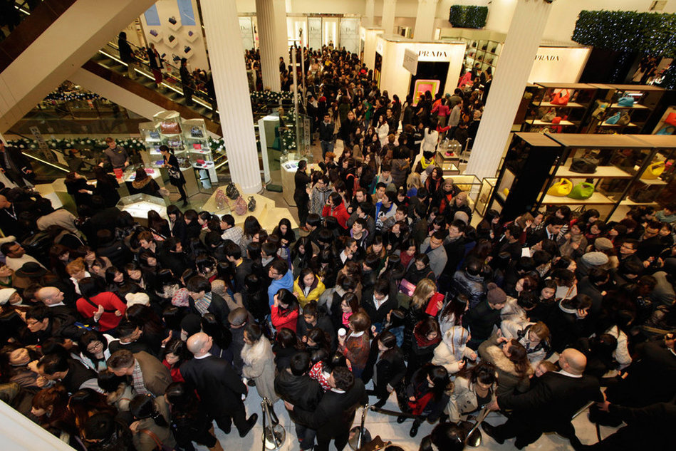*吴钩* 2011-12-27 7楼   商场里密密麻麻全是人群.  