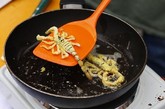 戈登大厨的当家本领之一，用面糊炸出这些蝎子的菜谱也包含了颇为特殊的蝎子处理技巧。
