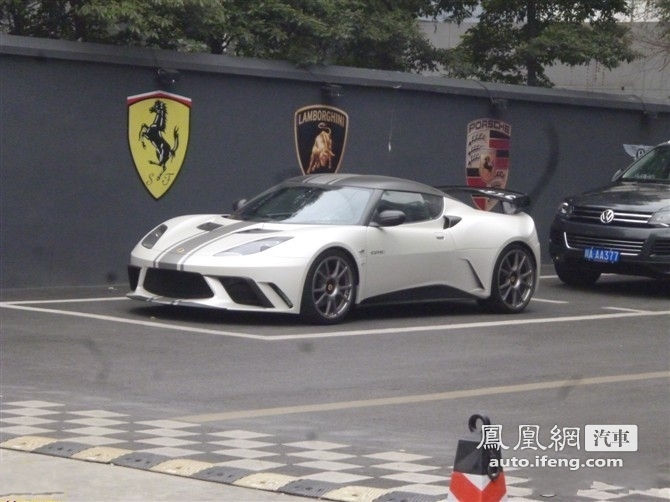 成都惊现稀有怪兽 路特斯莲花Evora Gte