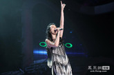 莫文蔚开场不久就便一口气演唱了《宝贝》、《如果没有你》、《打起手鼓唱起歌》等歌曲，这是她连续第二年登上湖南卫视跨年演唱会的舞台。