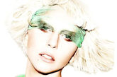 Lady Gaga登英国版《ELLE》 时尚杂志封面，绿色纱质眼妆帅气妙搭。