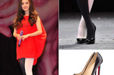 杨幂的黑色克里斯提·鲁布托 Christian Louboutin 尖头高跟鞋绝对是每个女性衣橱里必备的单品。简约的款式配上大气的红色鞋底足以吸引你的眼球。
