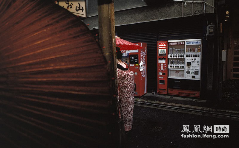 日本“红唇艺妓”的隐秘生活 处女秀大揭秘