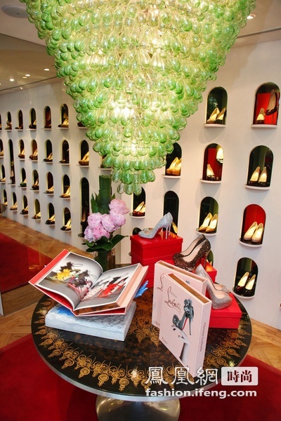 Christian Louboutin驾临中国 首间大陆店开业